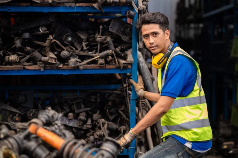 Autoscrappers Team Recycling the Scrap Car